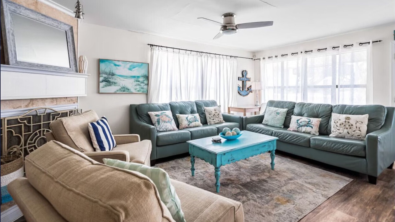 Photo of Livingroom in Crescent Beach