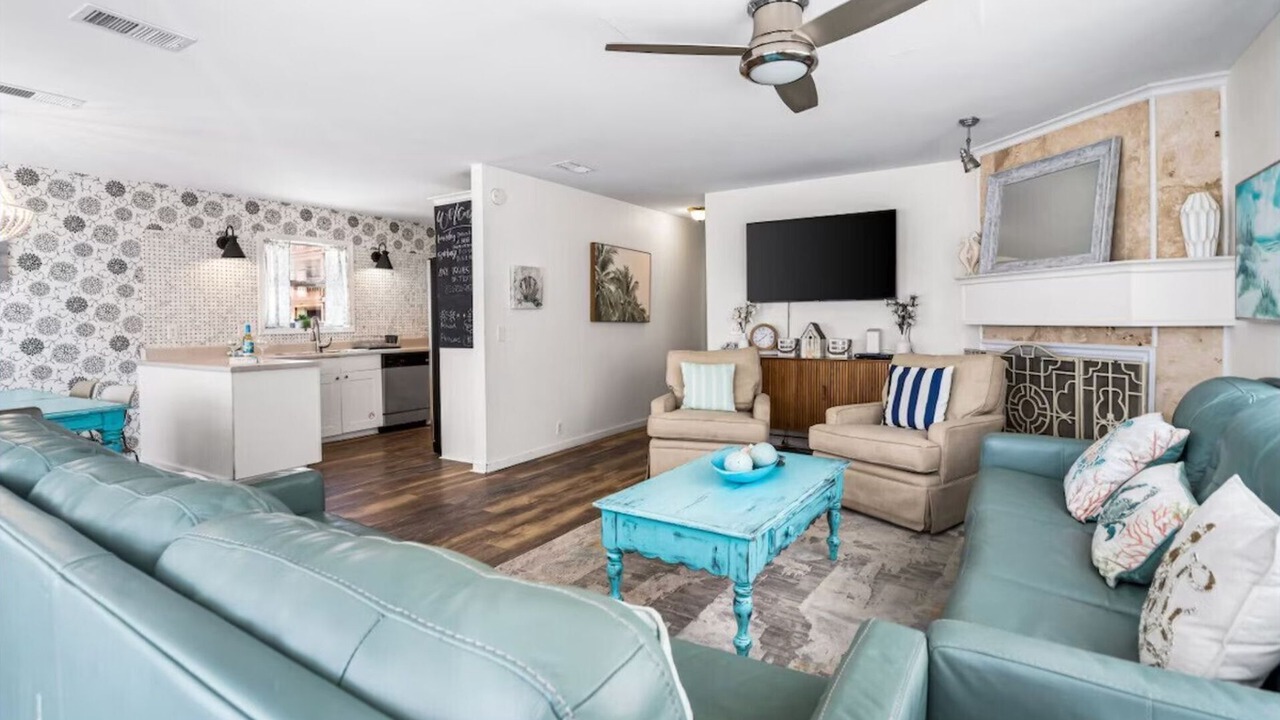 Photo of Livingroom in Crescent Beach