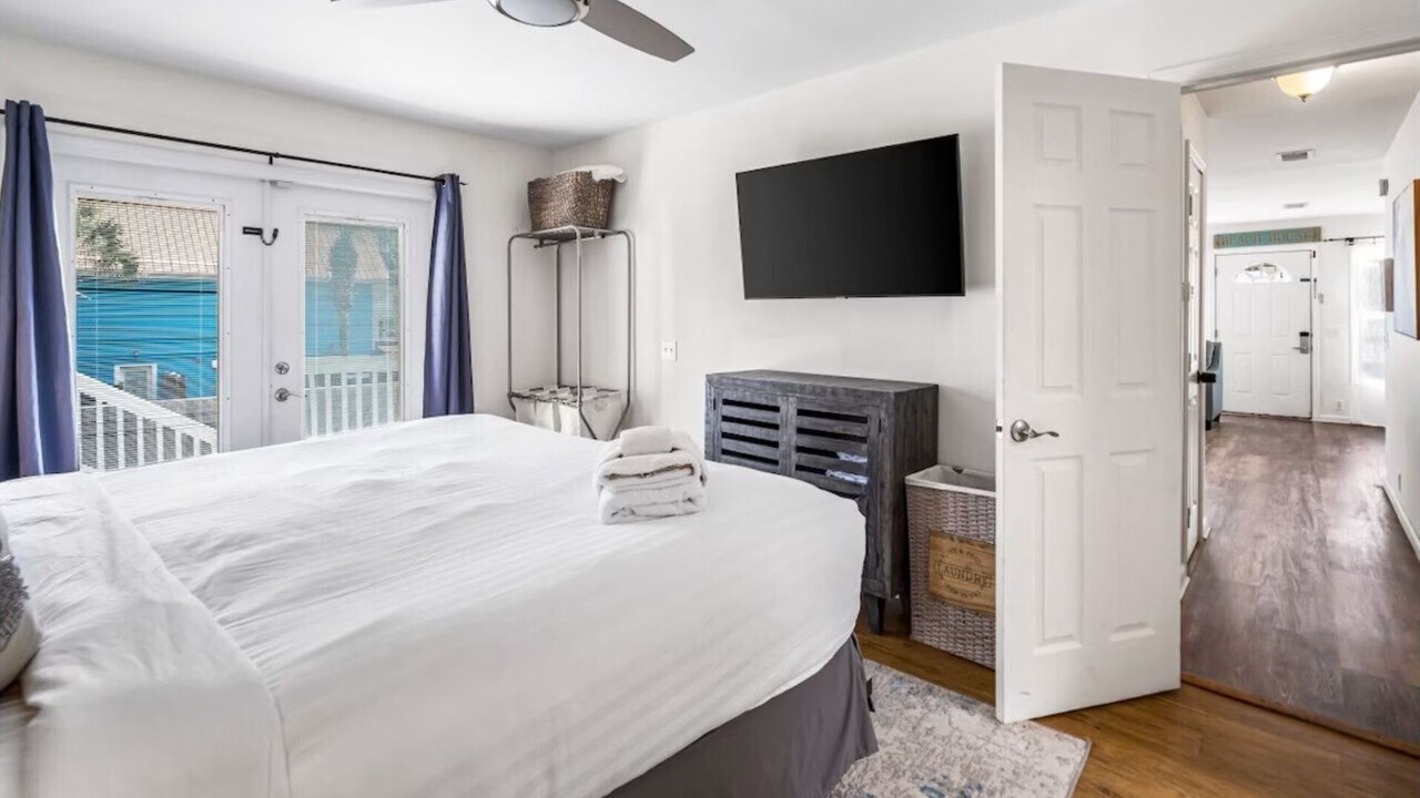 Photo of Bedroom in Crescent Beach