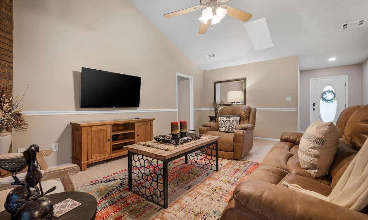 Photo of Livingroom in Van Buren