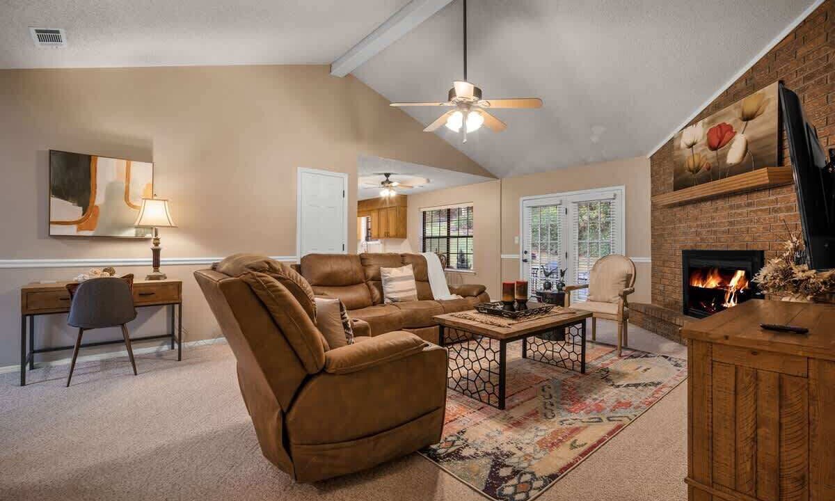 Photo of Livingroom in Van Buren