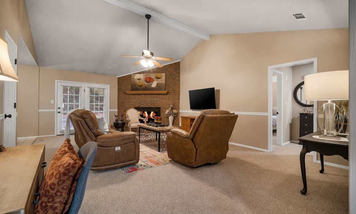 Photo of Livingroom in Van Buren