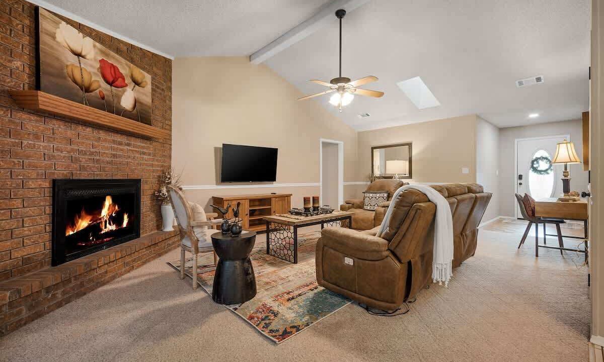 Photo of Livingroom in Van Buren