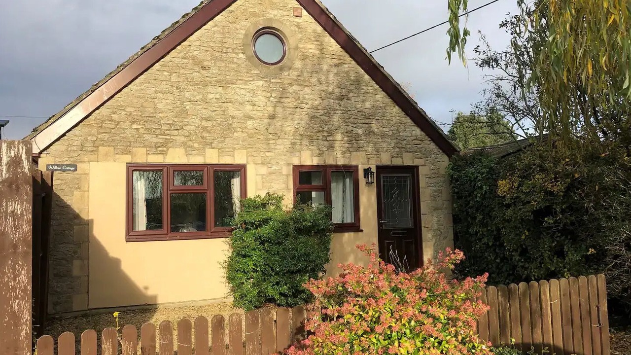 Photo of Outdoor in Black Bourton