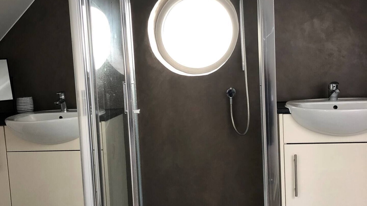 Photo of Bathroom in Black Bourton