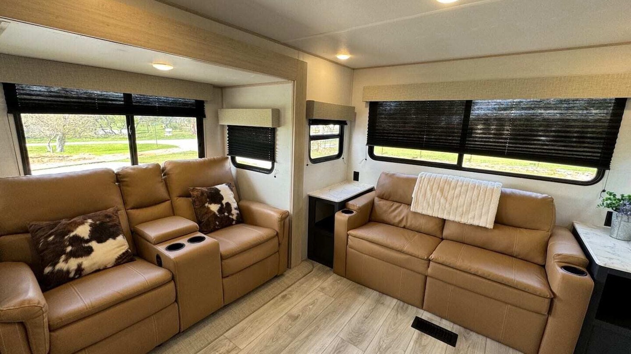 Photo of Livingroom in Silver Creek Village