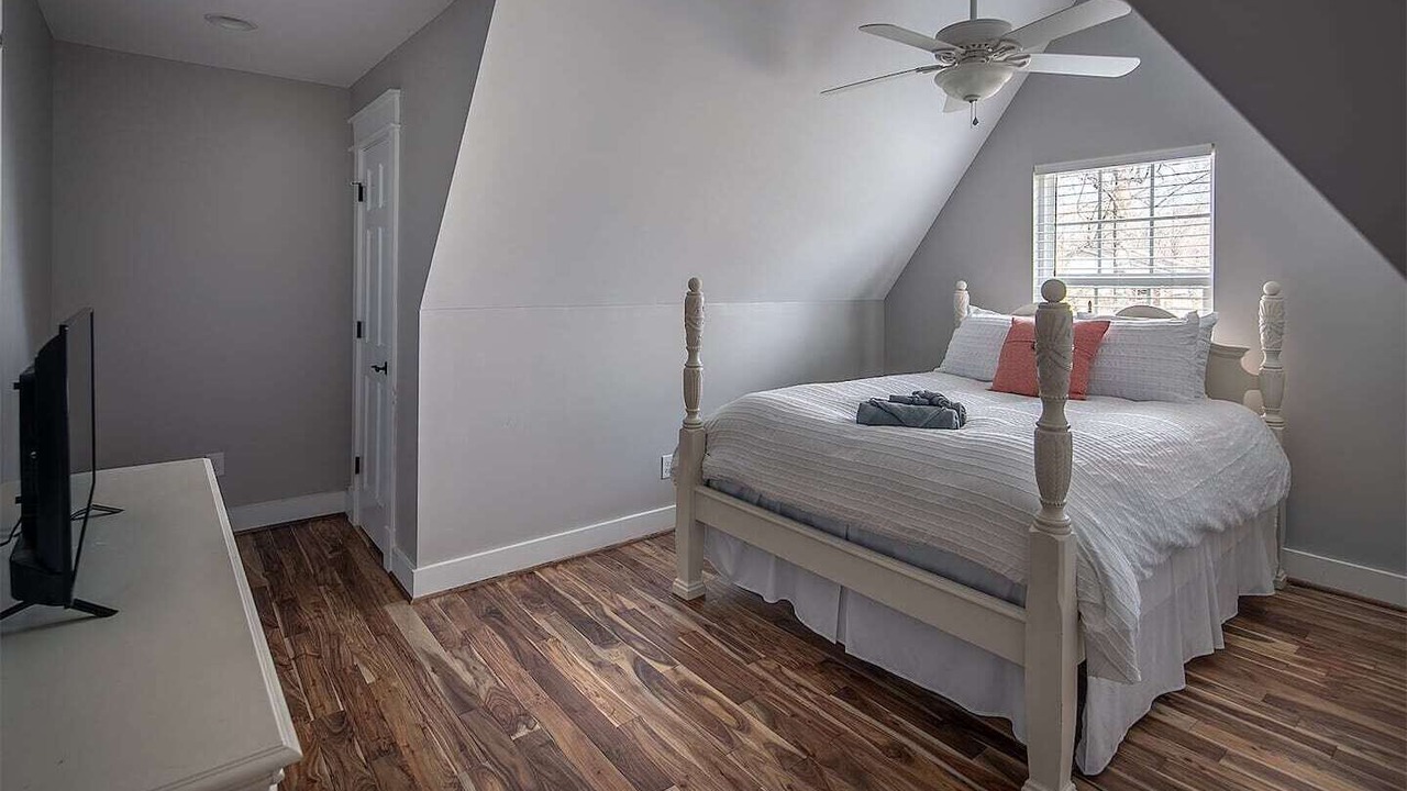 Photo of Bedroom in Mountainbrook