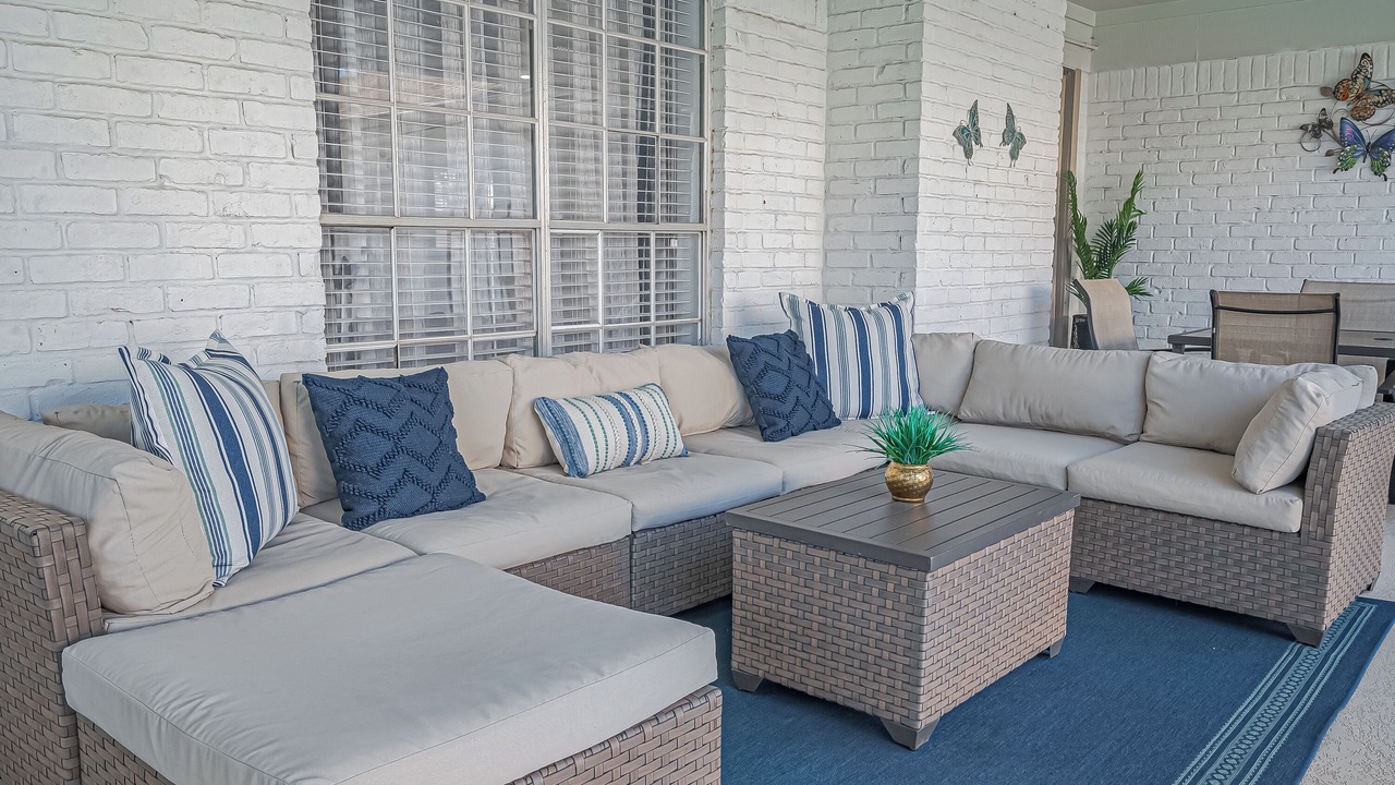 Photo of Livingroom in Spring