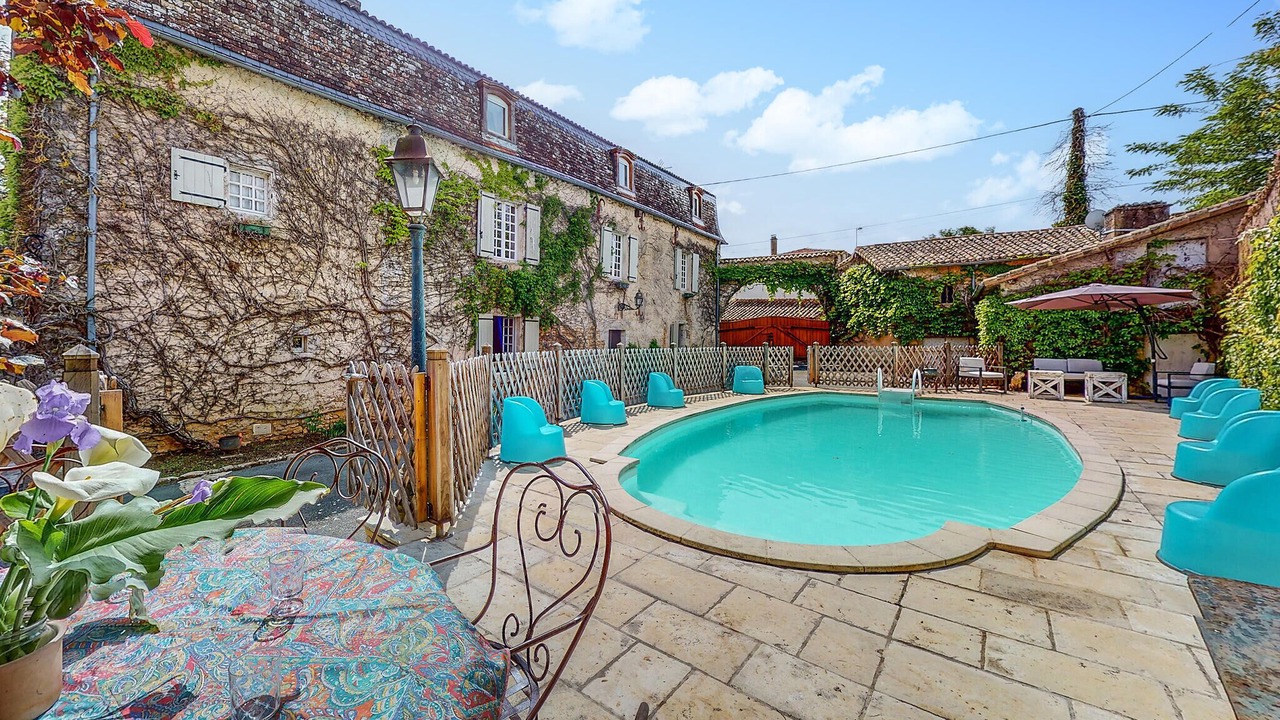 Photo of Outdoor in Couhe
