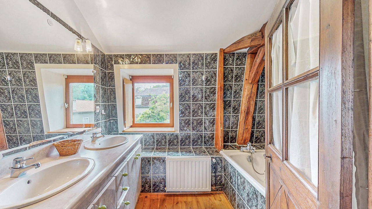 Photo of Bathroom in Couhe