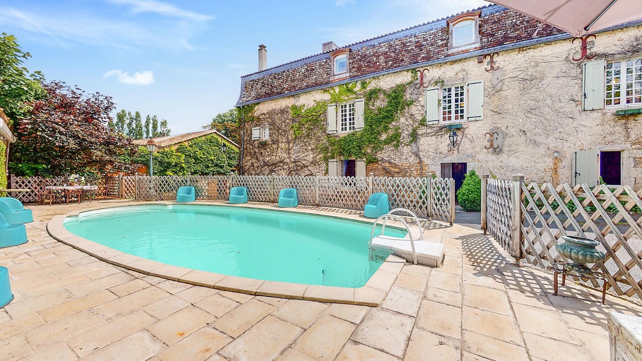 Photo of Outdoor in Couhe