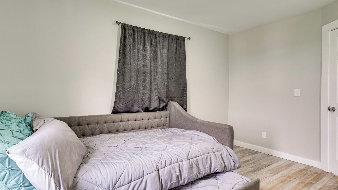 Photo of Bedroom in Oswego