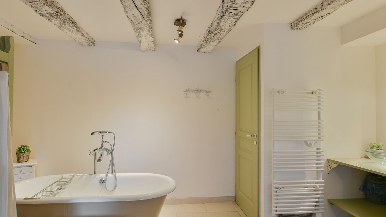 Photo of Bathroom in Degagnac