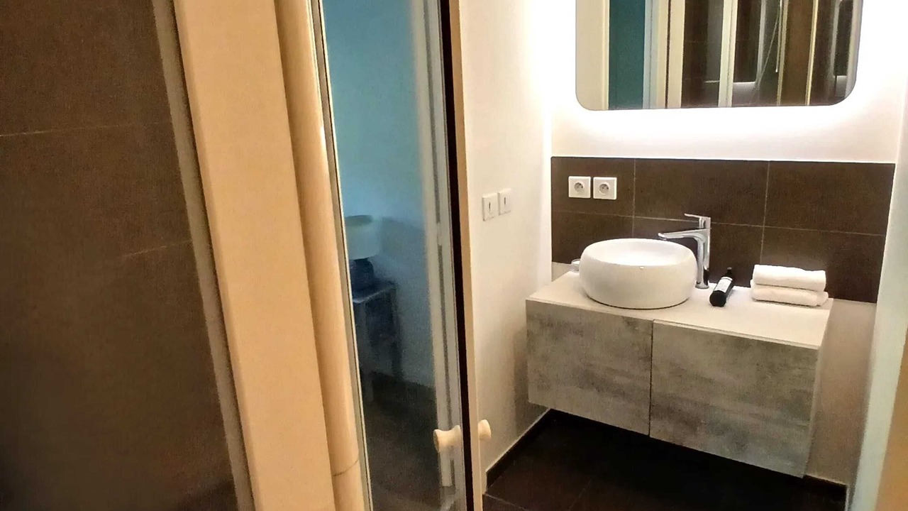 Photo of Bathroom in Crozes-Hermitage