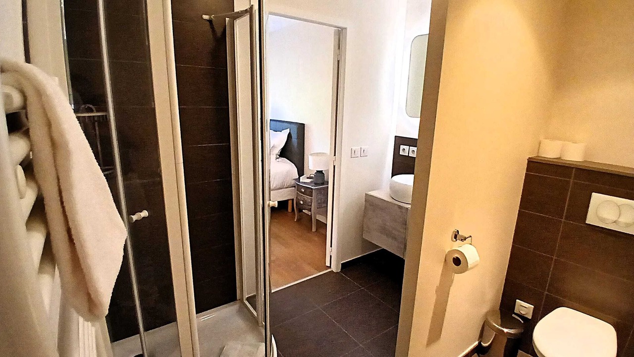 Photo of Bathroom in Crozes-Hermitage