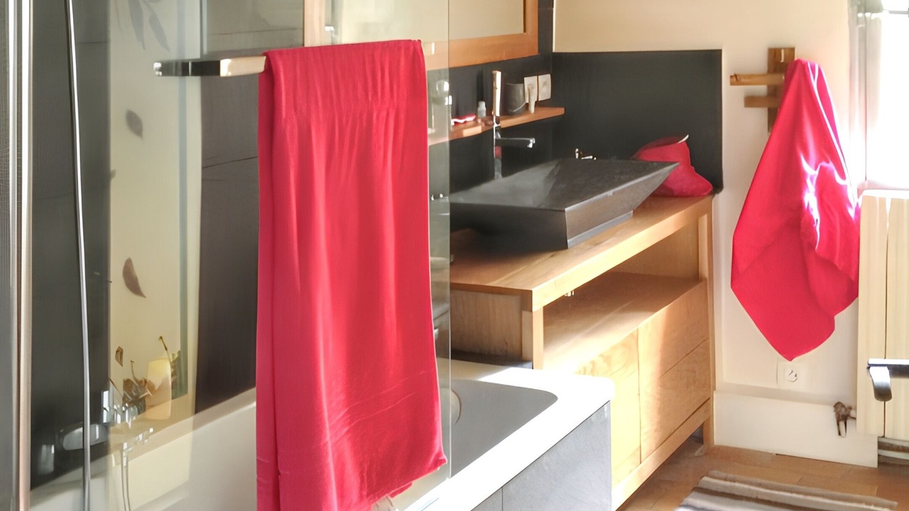Photo of Bathroom in Saint-Julien-de-la-Nef