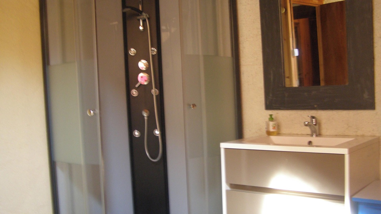 Photo of Bathroom in Camarade