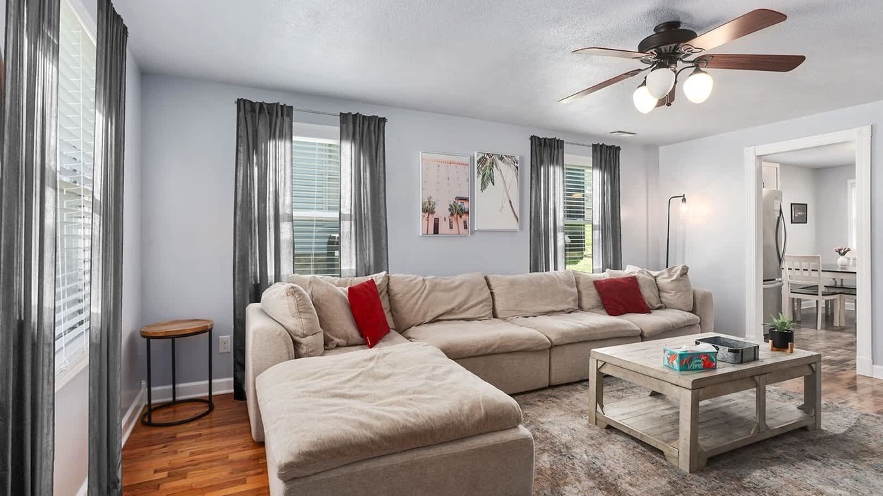 Photo of Livingroom in Warrensburg