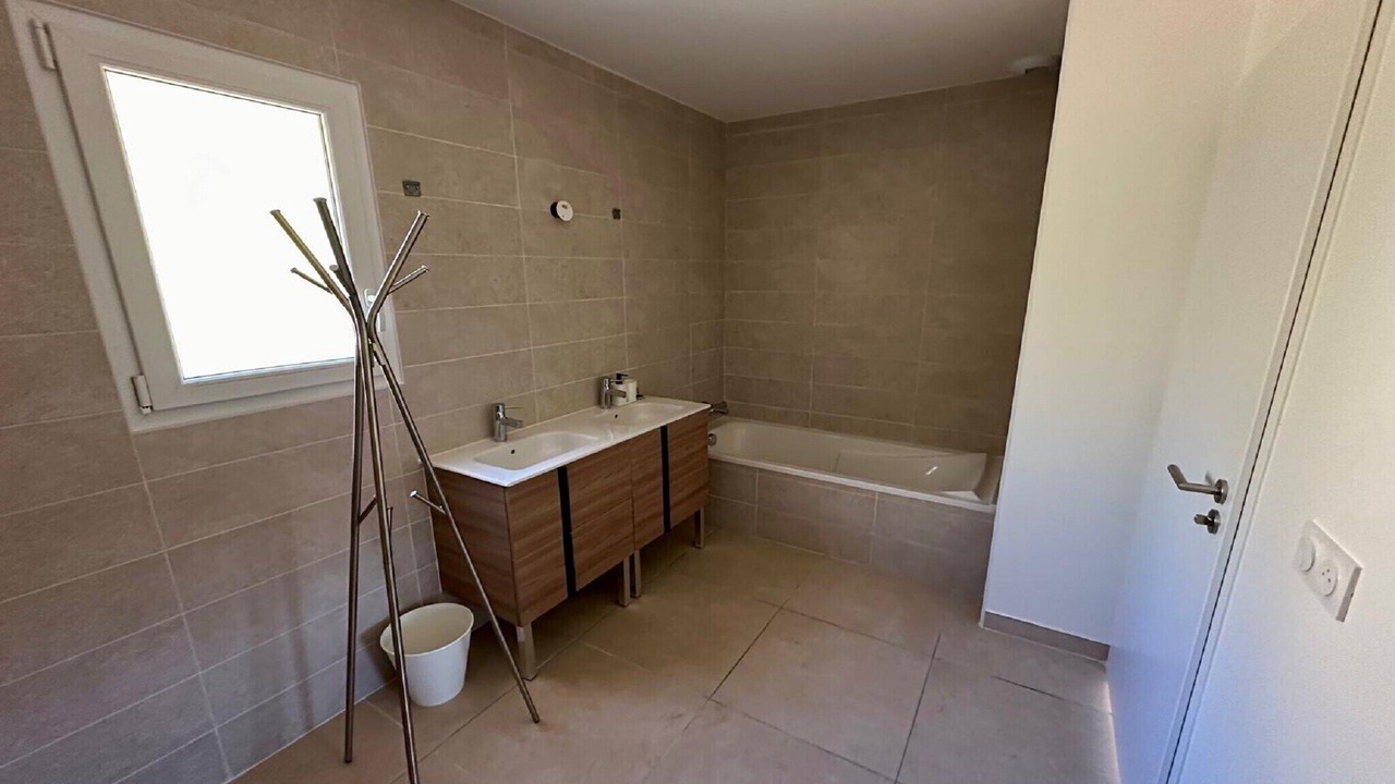 Photo of Bathroom in Roquebrun