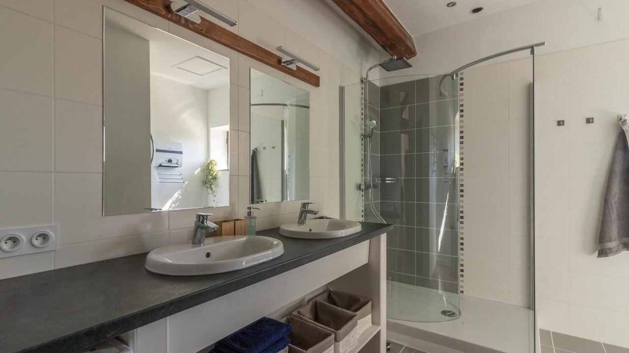 Photo of Bathroom in Gardouch