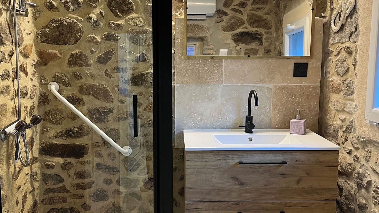 Photo of Bathroom in Saint-Jean-du-Gard