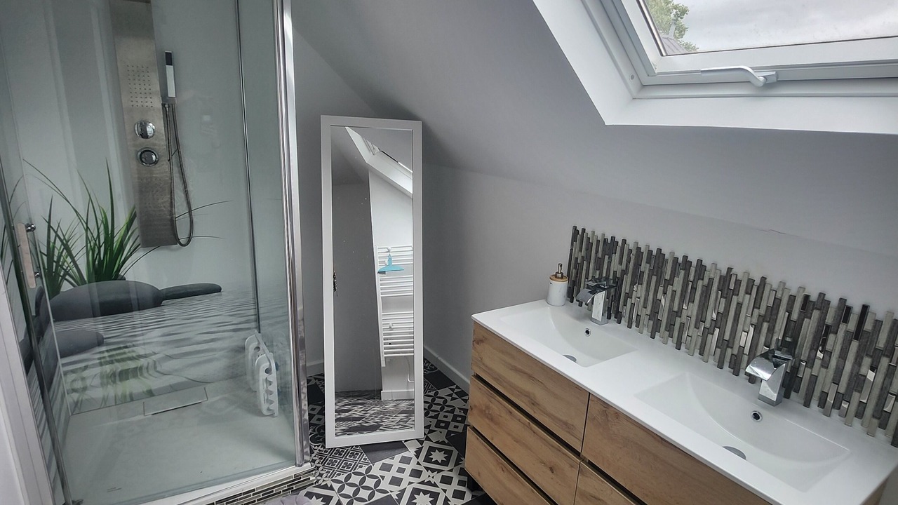 Photo of Bathroom in Couesmes