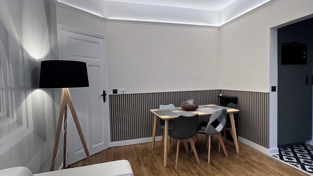 Photo of Livingroom in Poincare - Foch - Anatole France - Croix de Bourgogne
