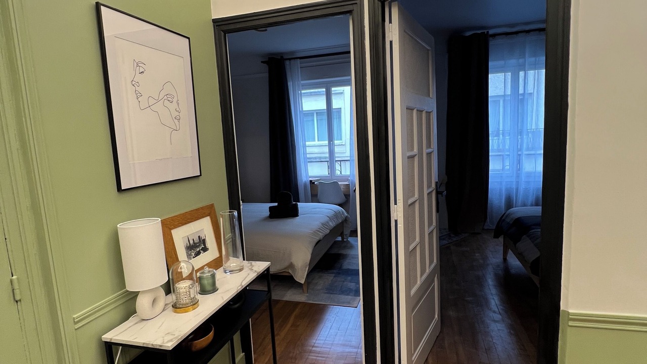 Photo of Bedroom in Poincare - Foch - Anatole France - Croix de Bourgogne
