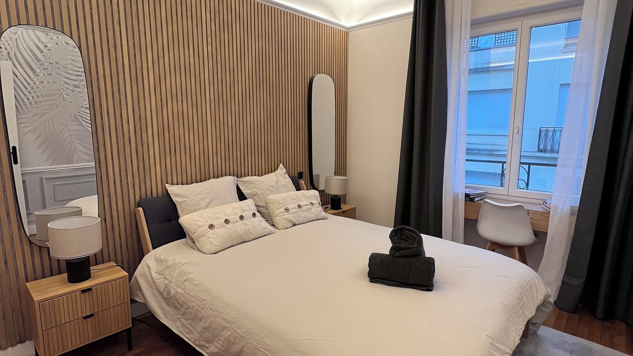 Photo of Bedroom in Poincare - Foch - Anatole France - Croix de Bourgogne