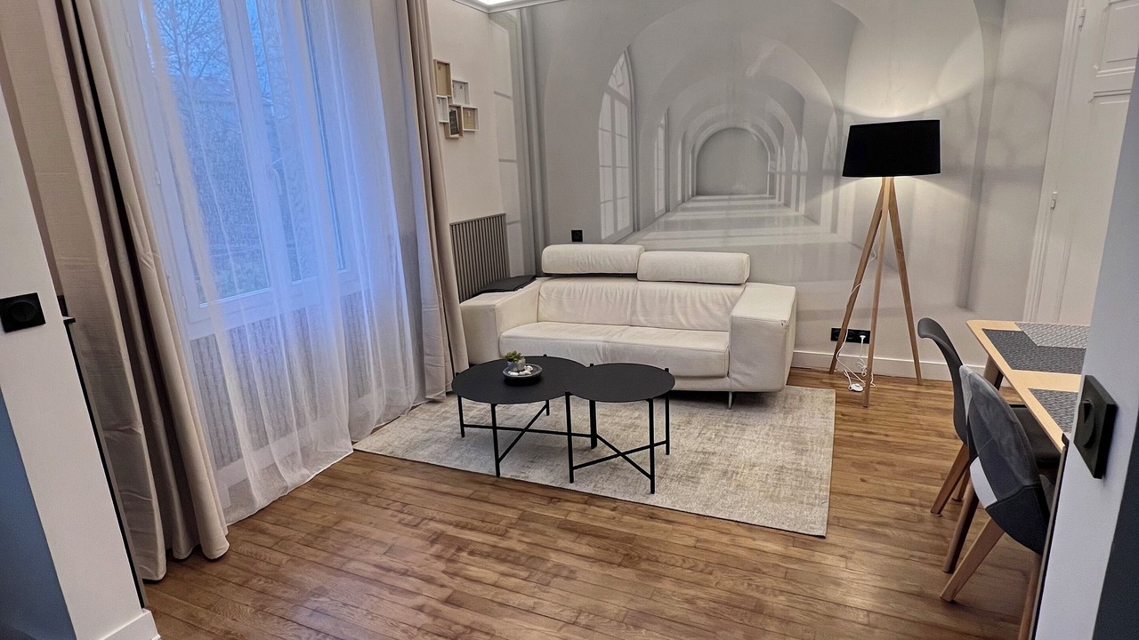 Photo of Livingroom in Poincare - Foch - Anatole France - Croix de Bourgogne
