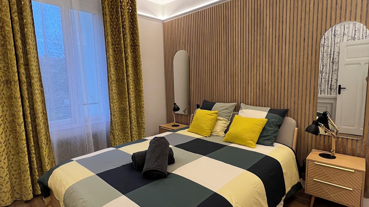 Photo of Bedroom in Poincare - Foch - Anatole France - Croix de Bourgogne