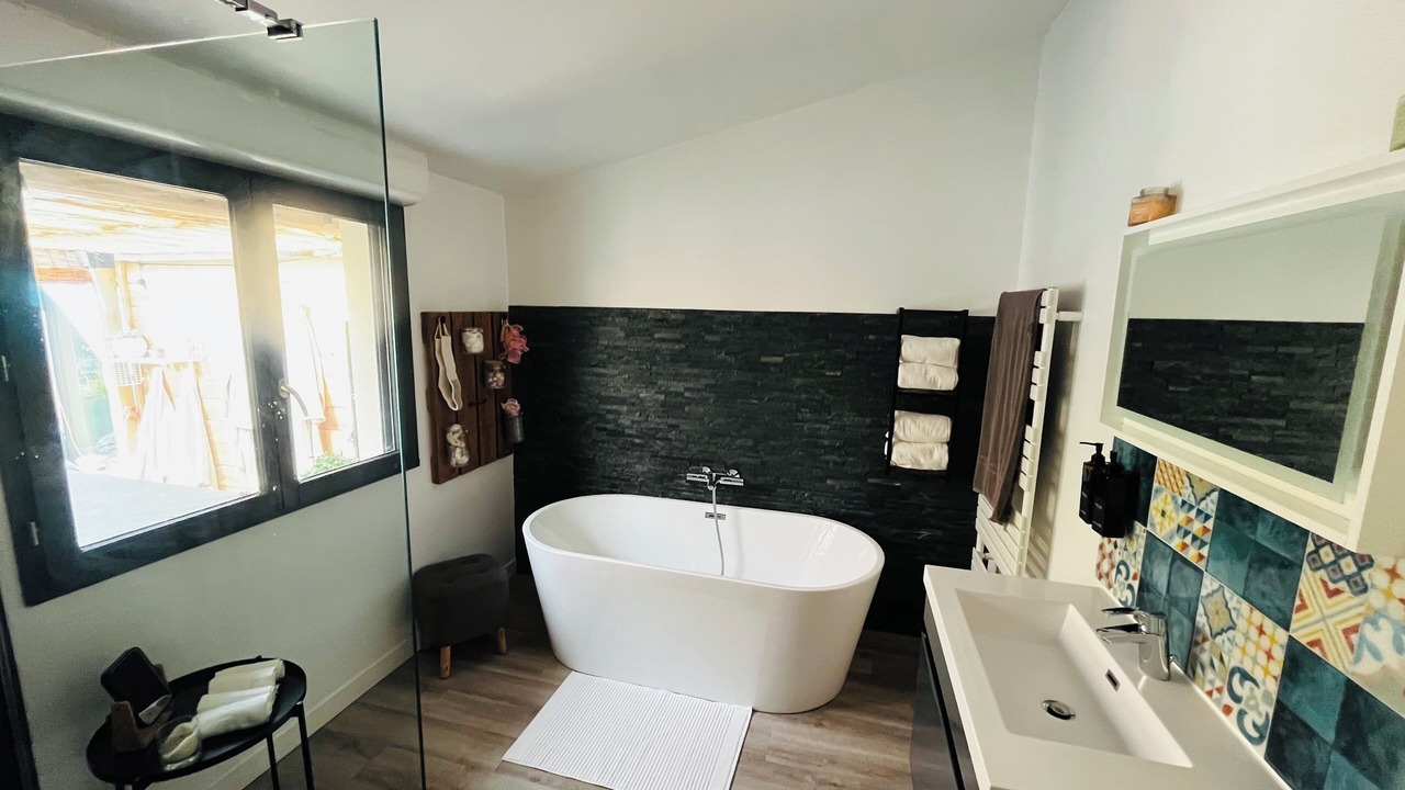 Photo of Bathroom in Le Petit-Quevilly