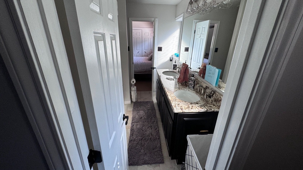Photo of Bathroom in Double Oak