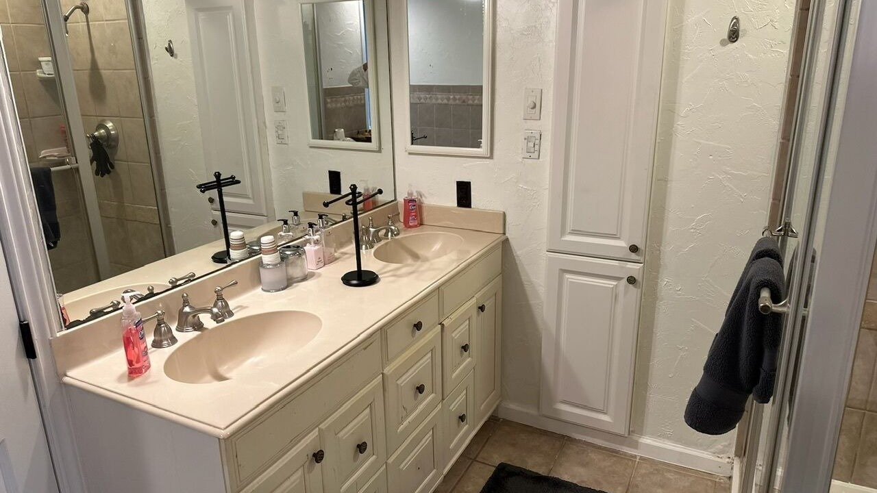 Photo of Bathroom in Double Oak