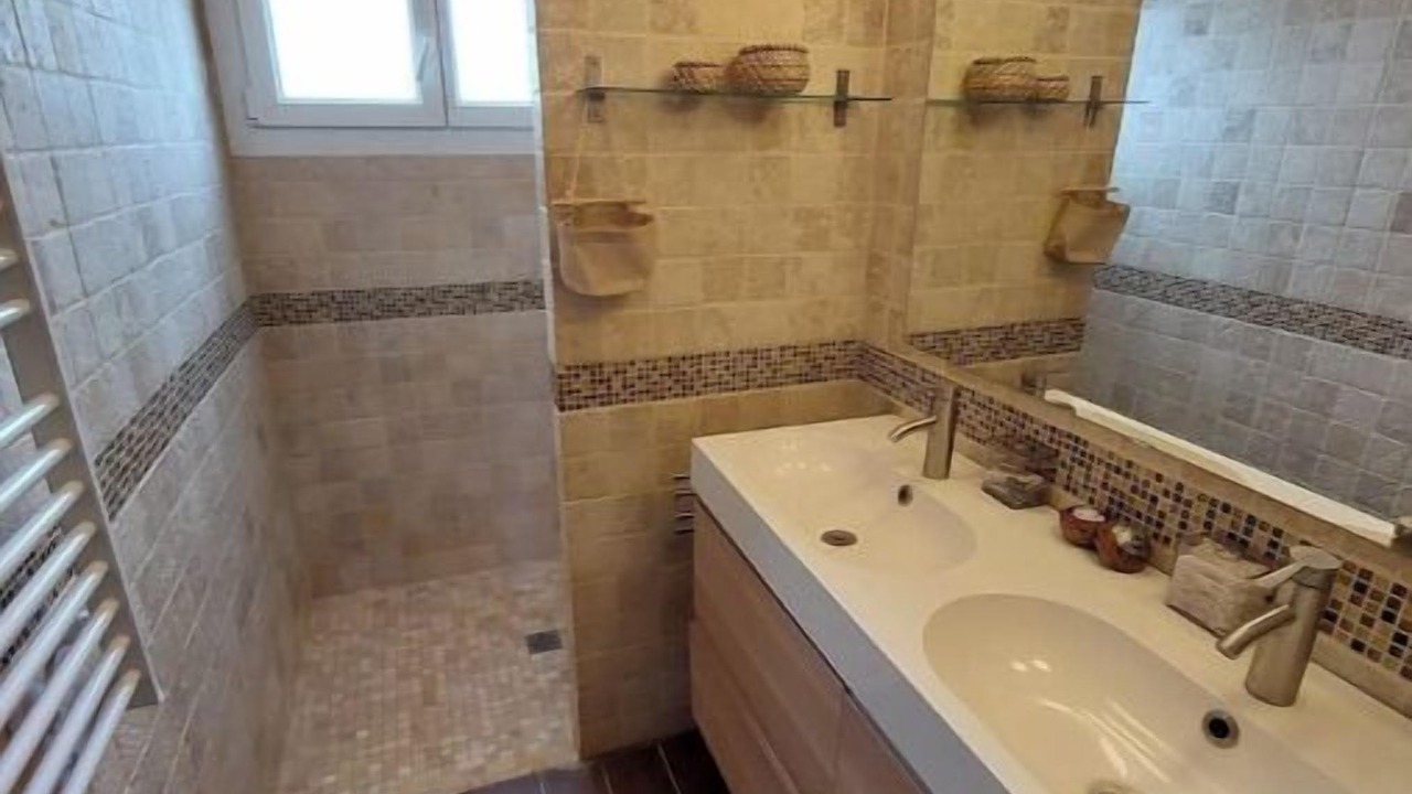 Photo of Bathroom in Vedene