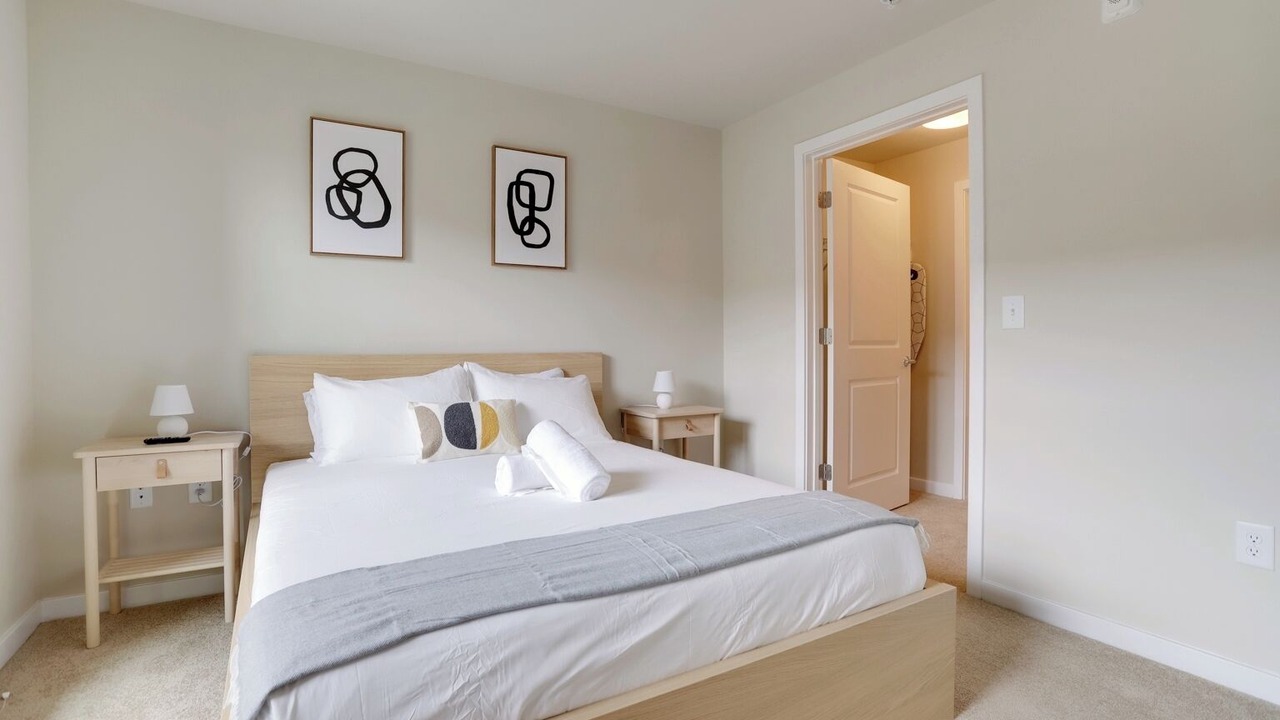 Photo of Bedroom in Jefferson Manor