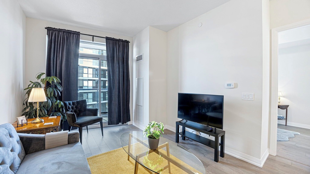 Photo of Livingroom in Hurontario