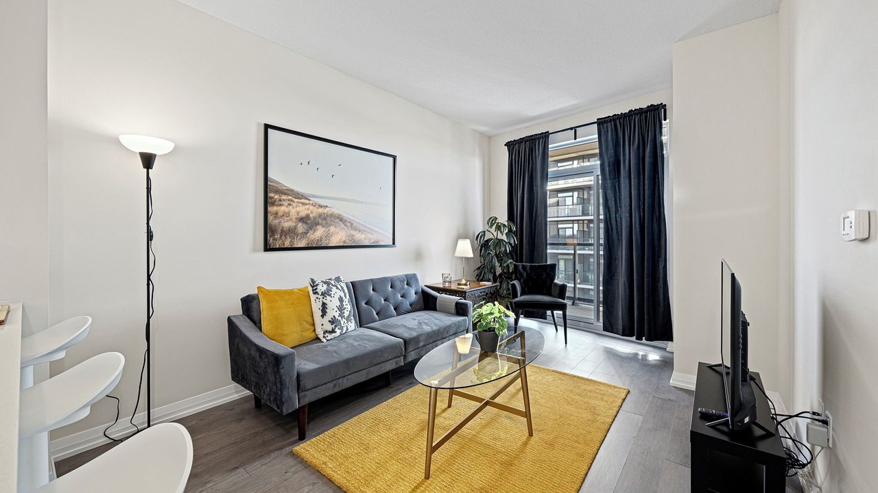 Photo of Livingroom in Hurontario