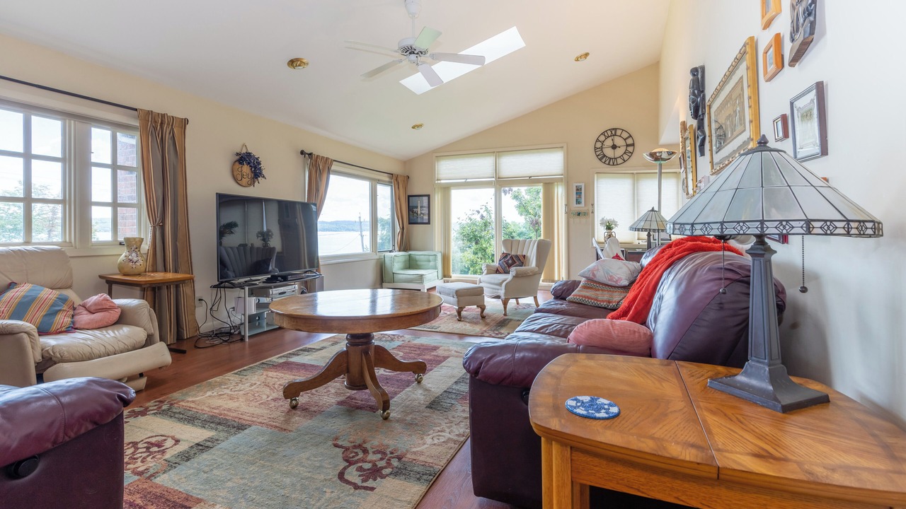 Photo of Livingroom in Canandaigua