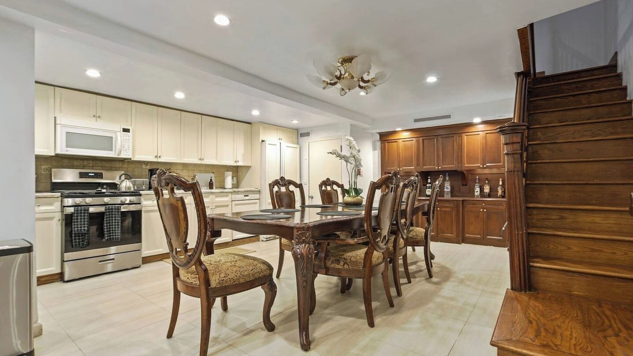 Photo of Livingroom in Midtown East