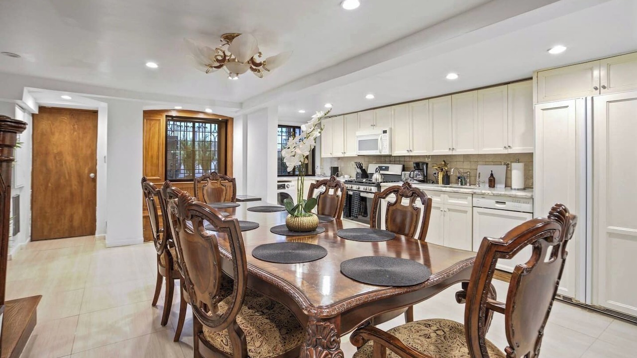 Photo of Livingroom in Midtown East