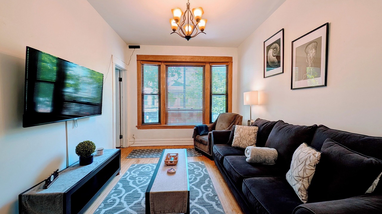 Photo of Livingroom in North Center