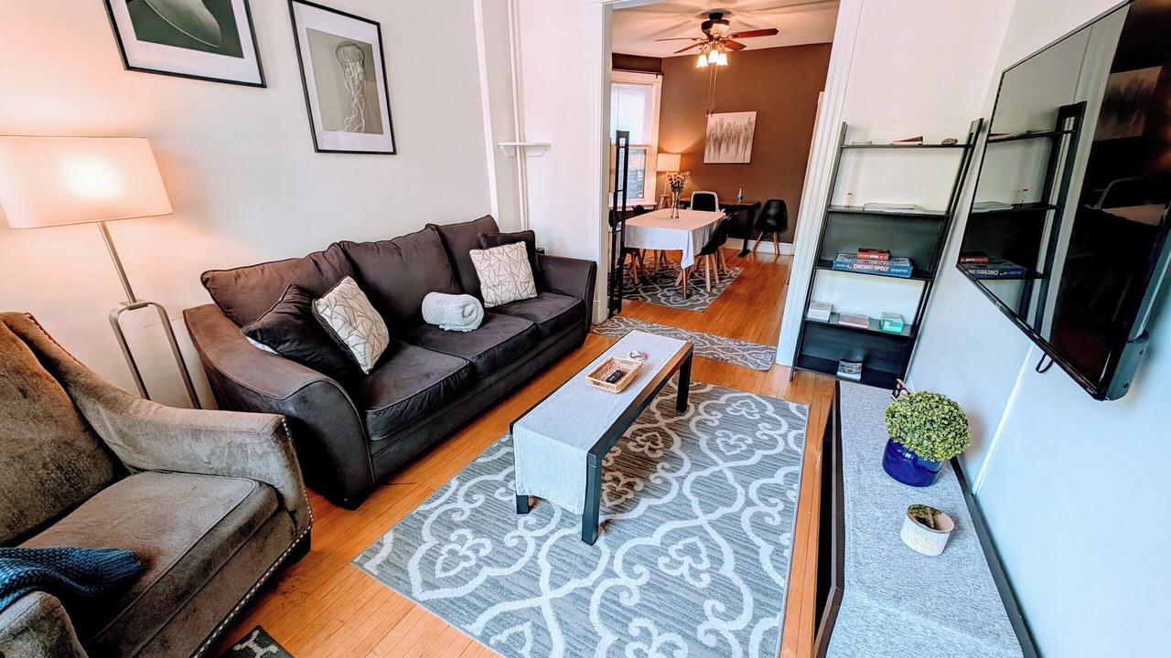 Photo of Livingroom in North Center