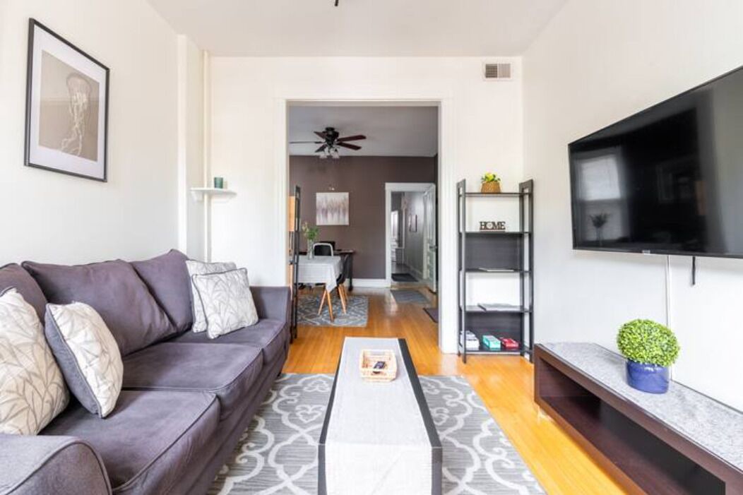 Photo of Livingroom in North Center