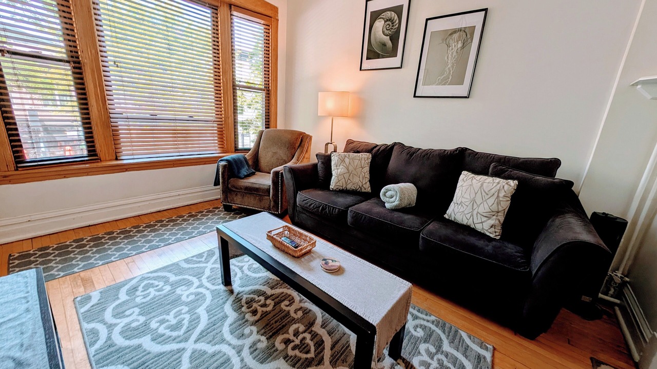Photo of Livingroom in North Center