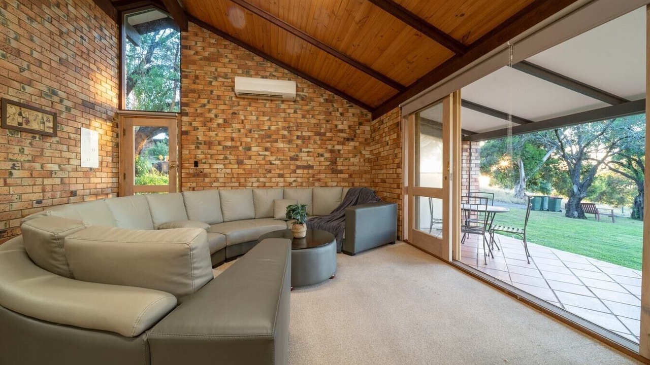 Photo of Livingroom in Bethany