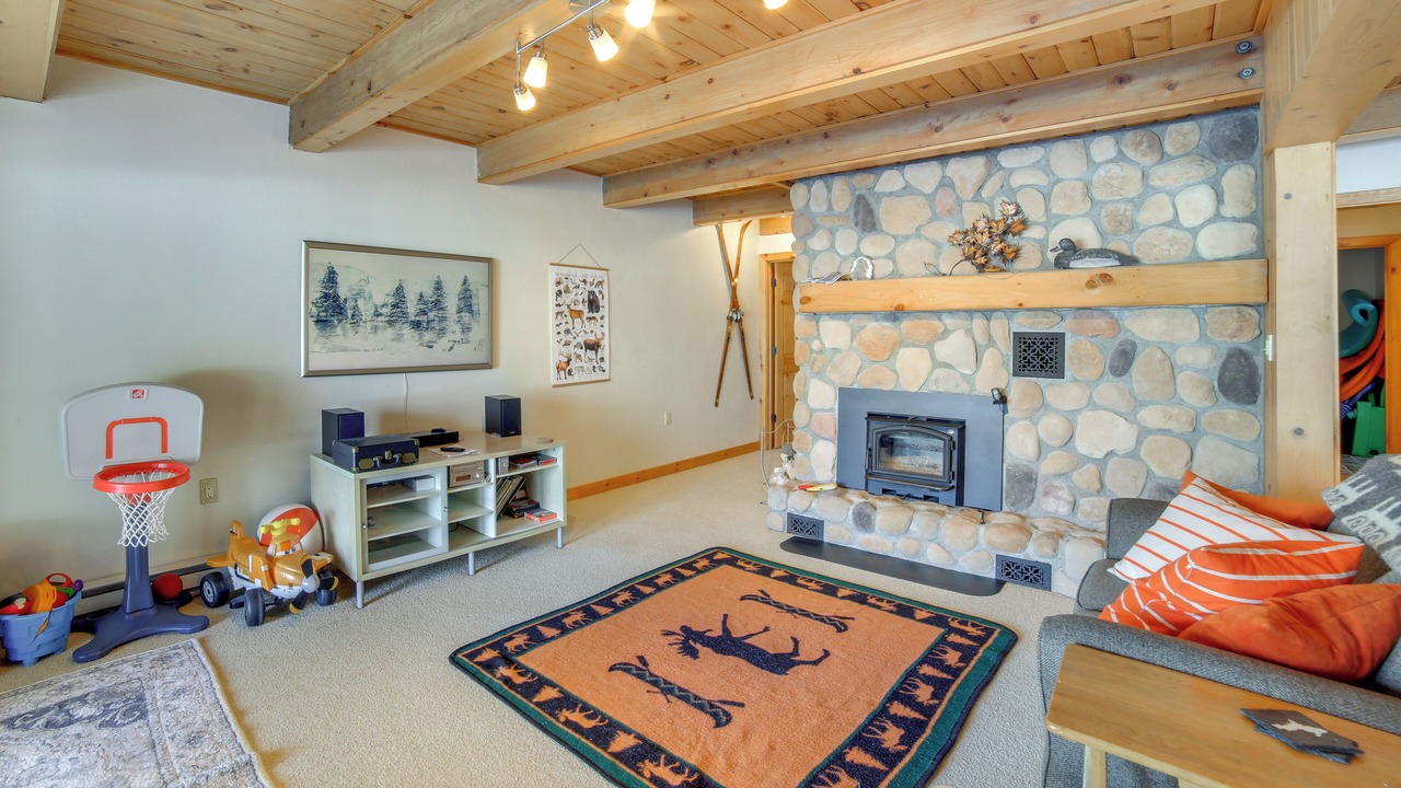 Photo of Livingroom in Channing