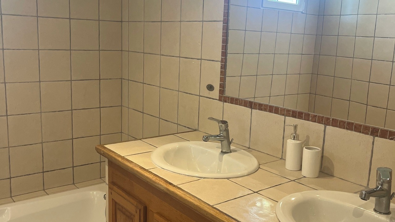 Photo of Bathroom in Piolenc