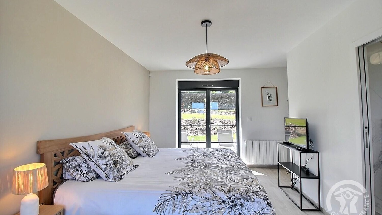 Photo of Bedroom in Plougrescant