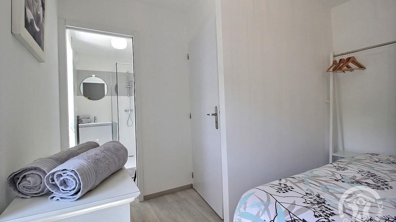 Photo of Bedroom in Plougrescant